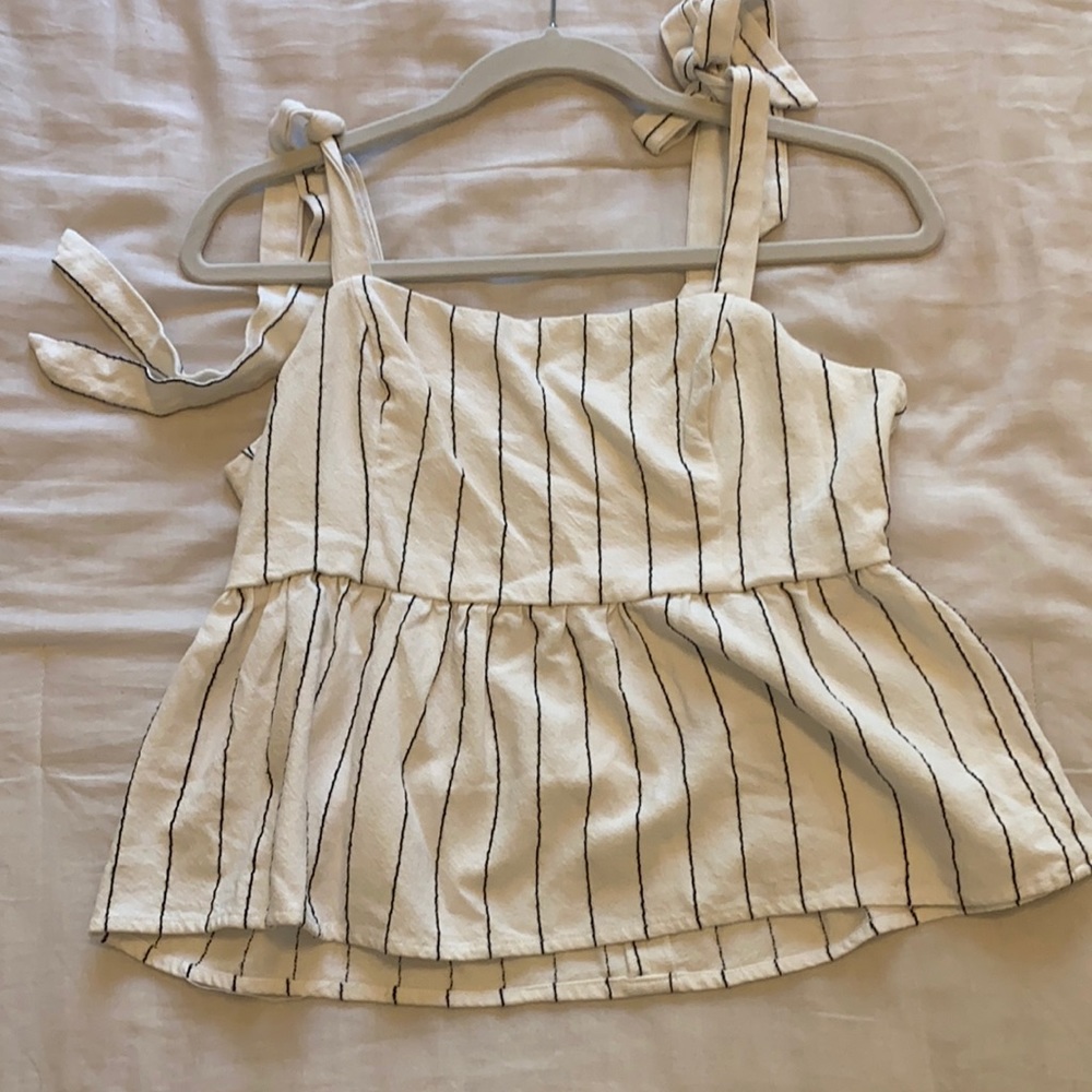 Tie shoulder top